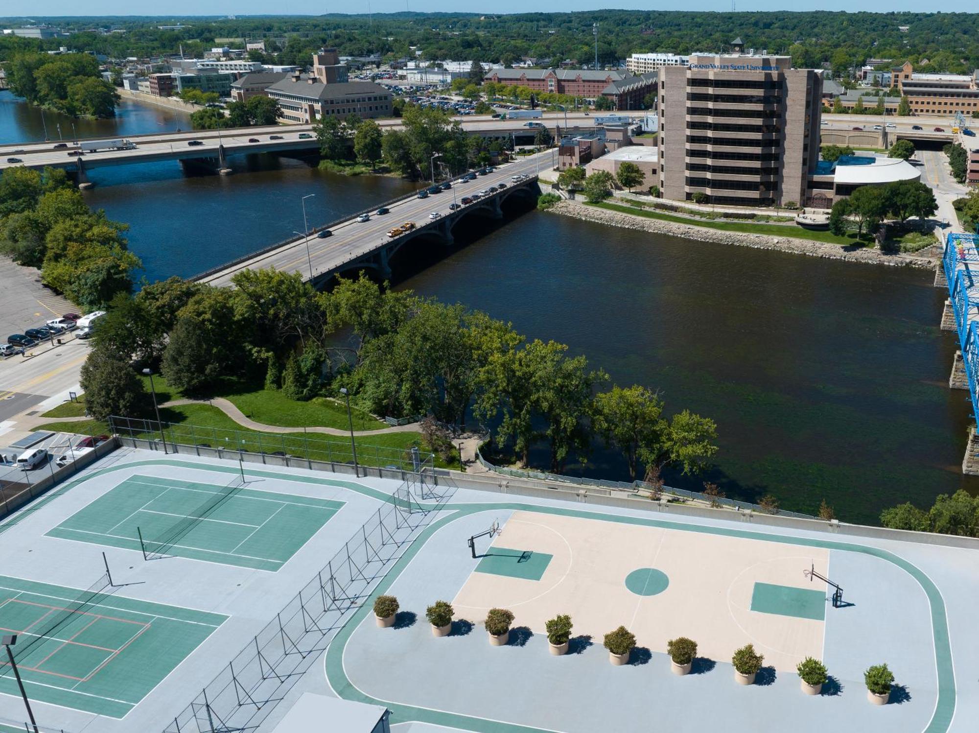 Courtyard Grand Rapids Downtown Hotel Exterior foto