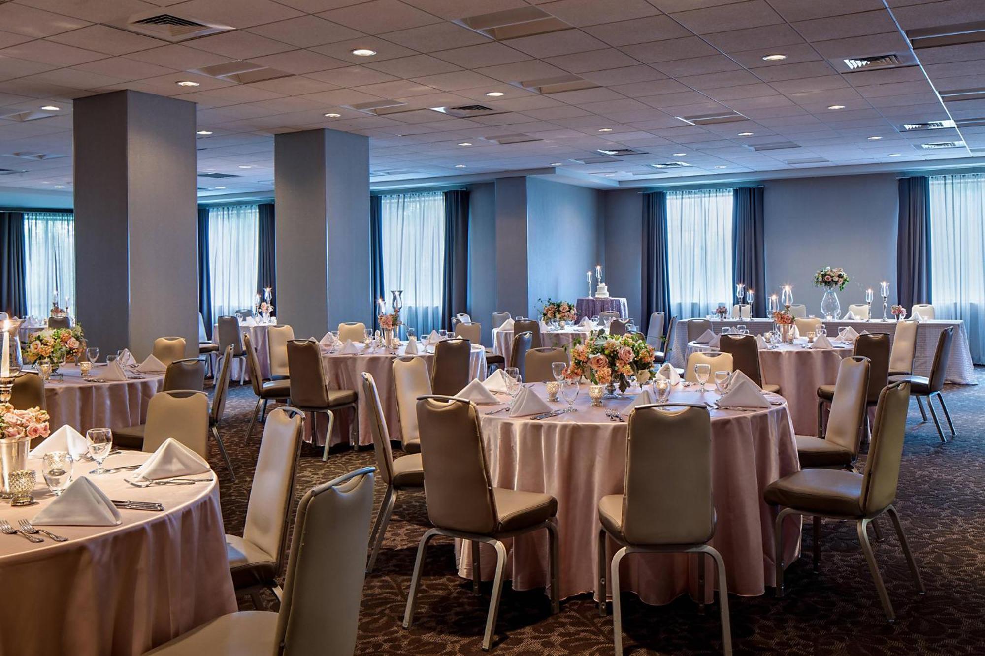 Courtyard Grand Rapids Downtown Hotel Exterior foto