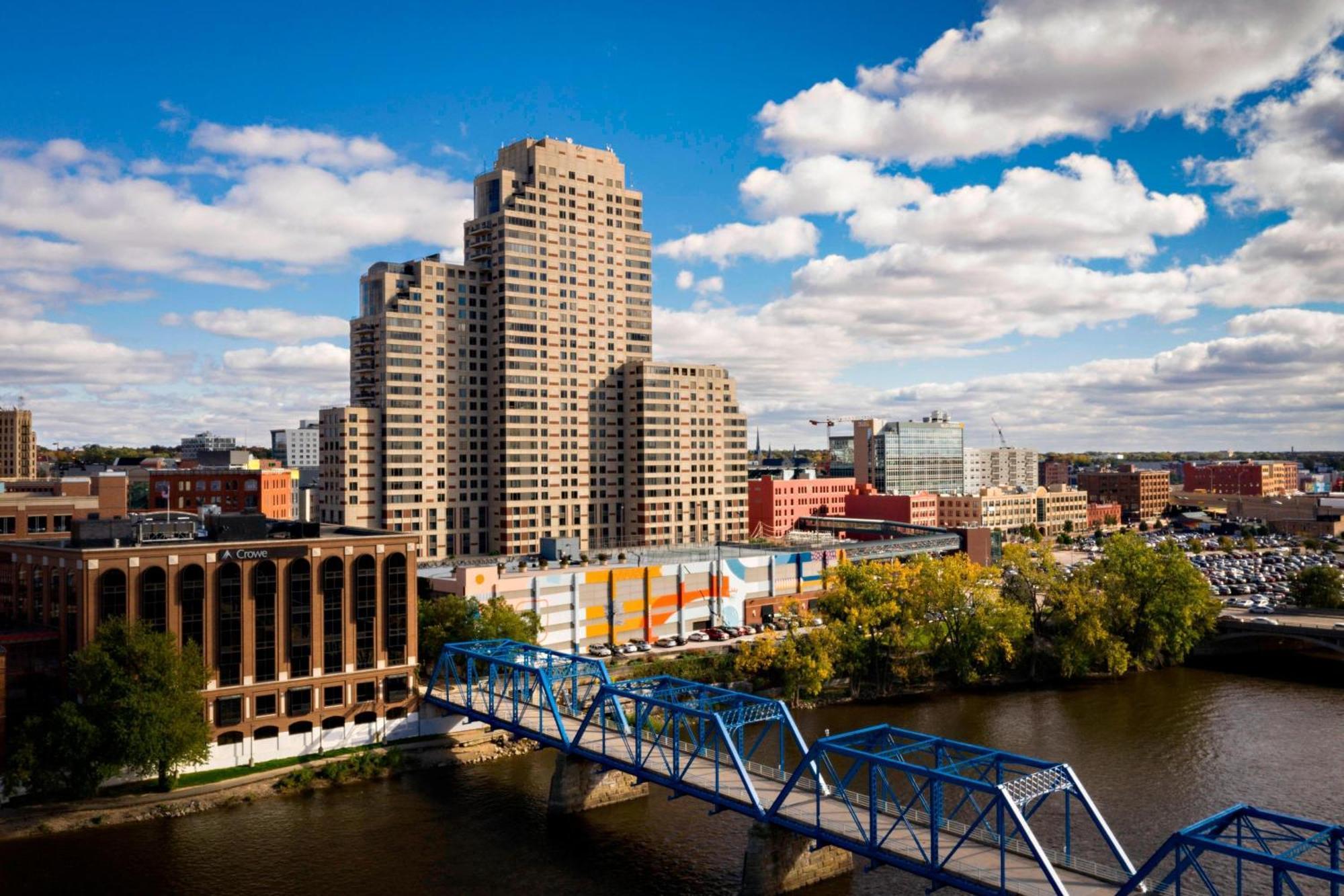 Courtyard Grand Rapids Downtown Hotel Exterior foto